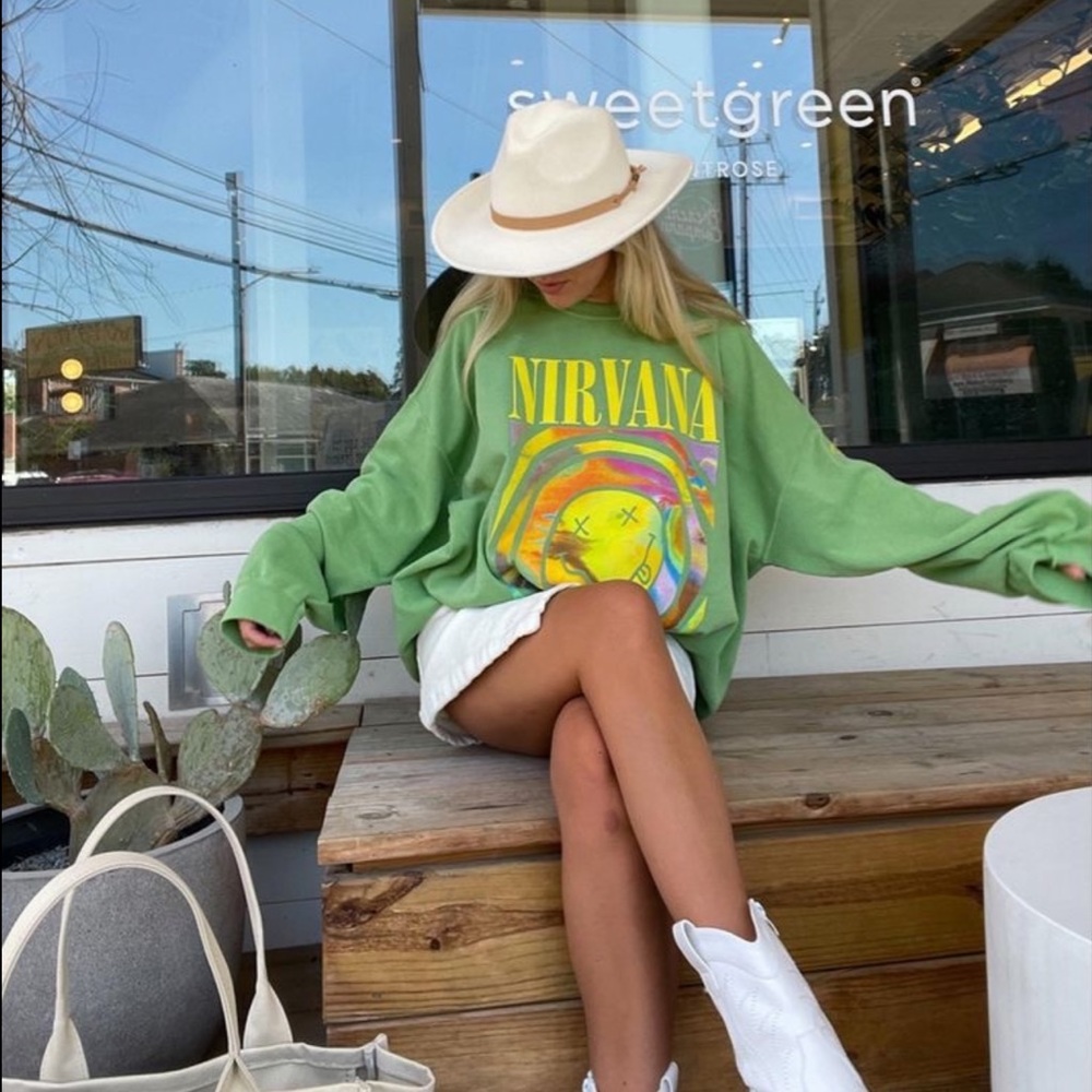 Nirvana Urban Outfitters Sweatshirts 💛🌸✨
